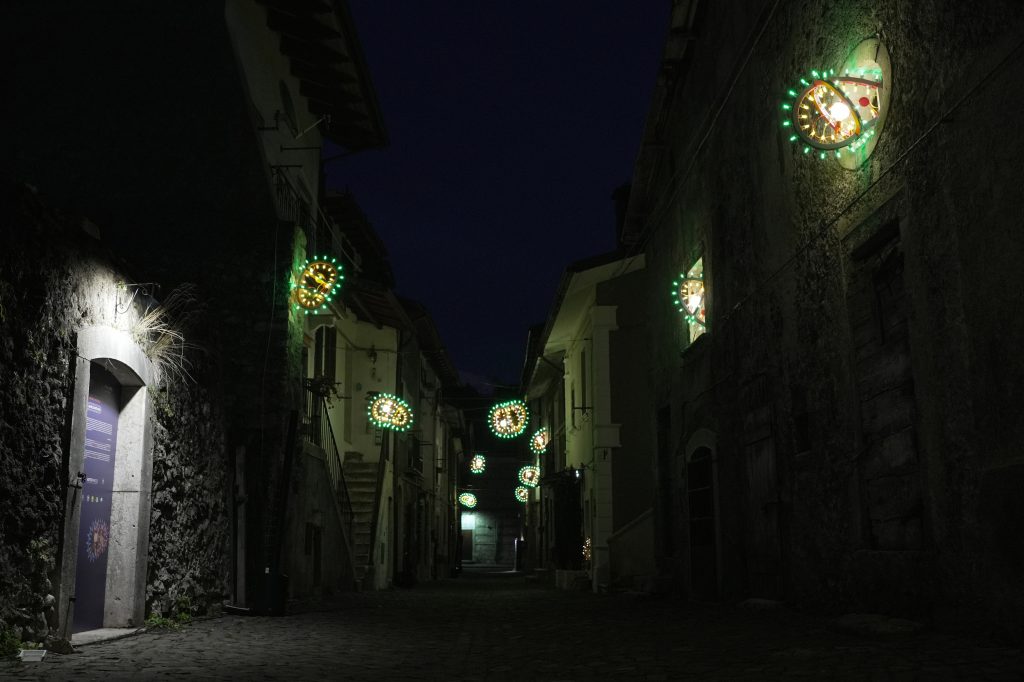 PULSEE WINTER LIGHTS: Luminaria Artistica e Sostenibilità nel Cuore del Parco Nazionale d’Abruzzo